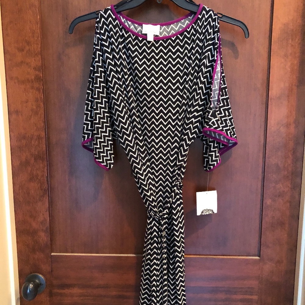 Black & White Chevron Striped Cold Shoulder Dress